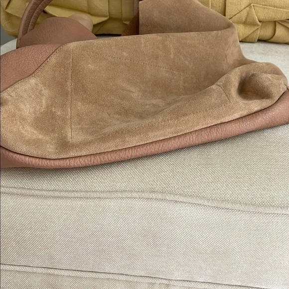 Elegant Tan Leather Women's Bag - Picture 6 of 6